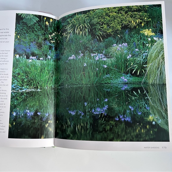 Meredith Kirton : PLOT designing your own garden HARDCOVER - Picture 7 of 16